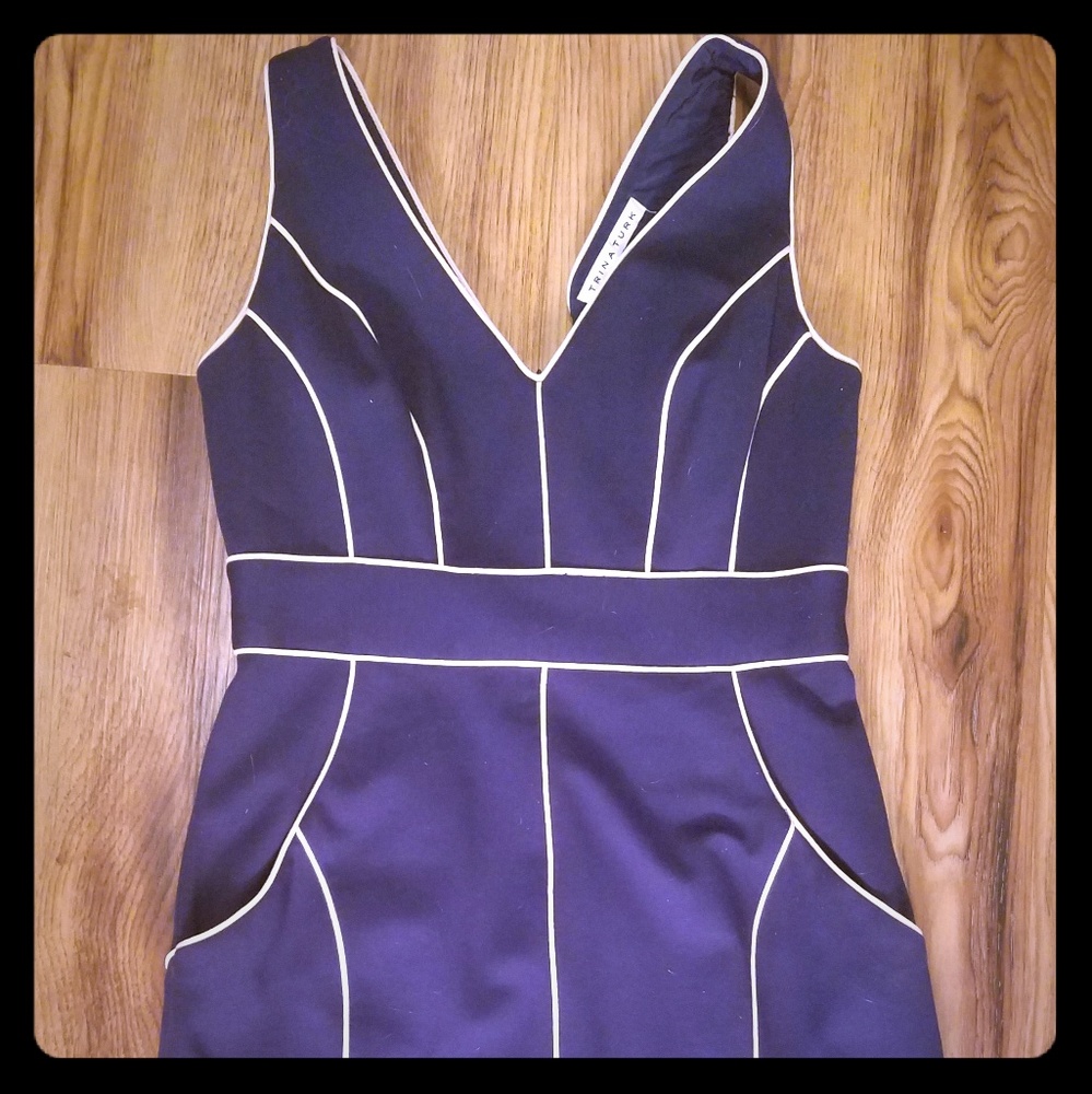 Trina Turk size 6 navy dress